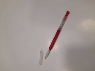 Přelarvovací lžička plastová červená - vysouvací 