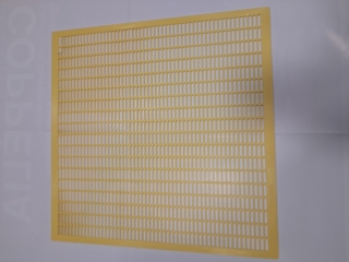 Mateří mřížka 42,5x50 plastová litá (žlutá, modrá, černá)